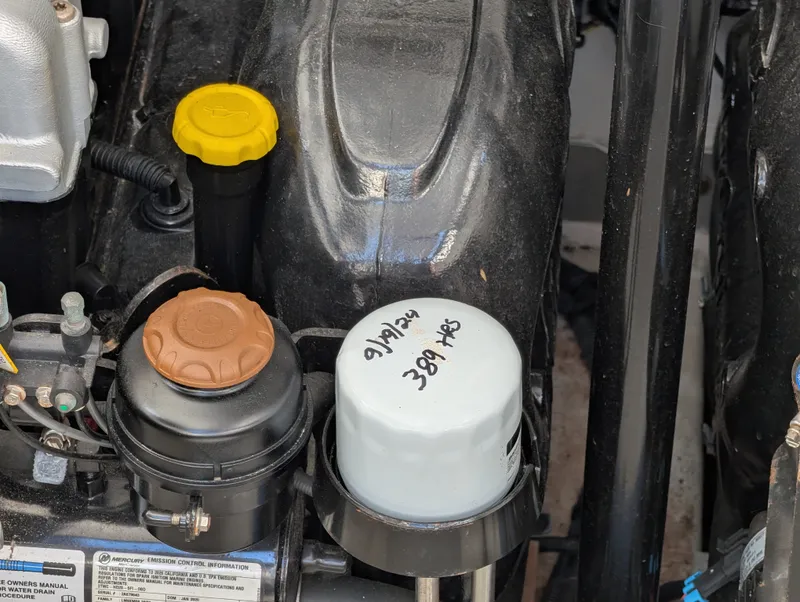 Slide: The Image of Cruisers Yachts 38 GLS 2021 - 36