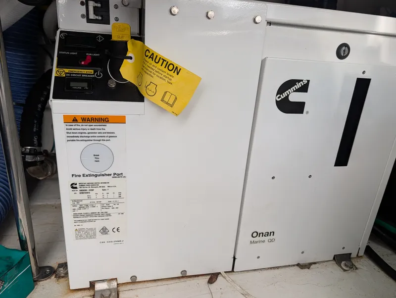 Slide: The Image of Cruisers Yachts 38 GLS 2021 - 37