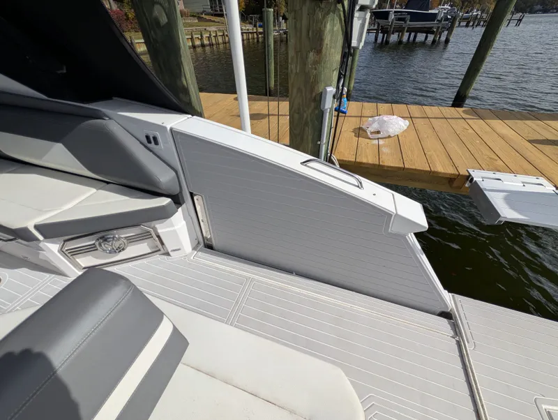 Slide: The Image of Cruisers Yachts 38 GLS 2021 - 41