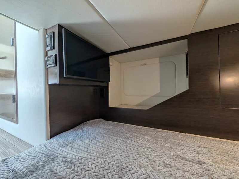 Slide: The Image of Cruisers Yachts 38 GLS 2021 - 45