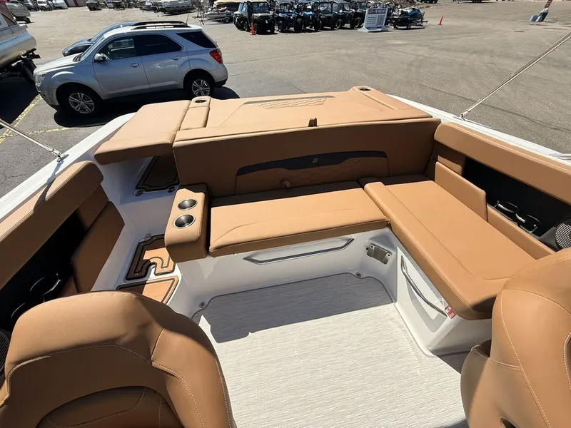 Slide: The Image of Four Winns HD2 2026 - 11