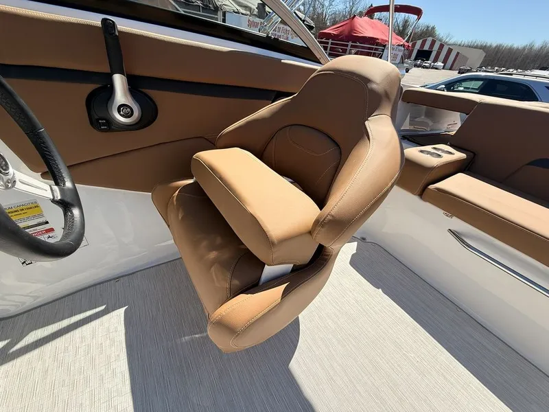 Slide: The Image of Four Winns HD2 2026 - 14