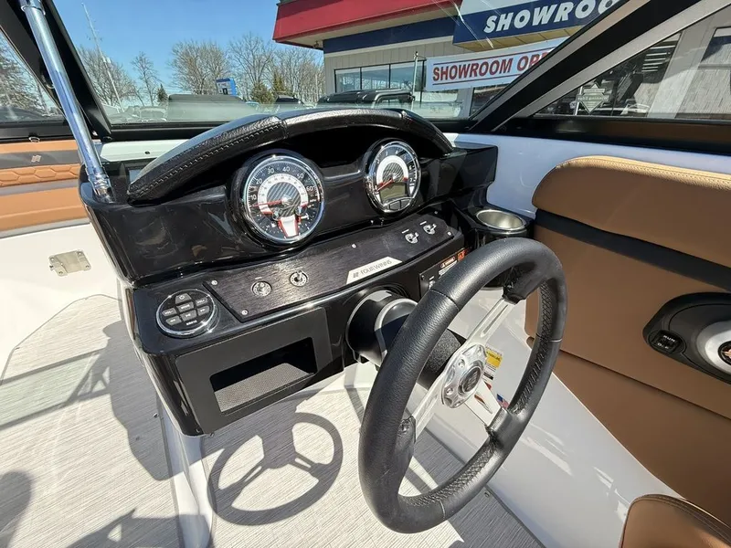 Slide: The Image of Four Winns HD2 2026 - 15