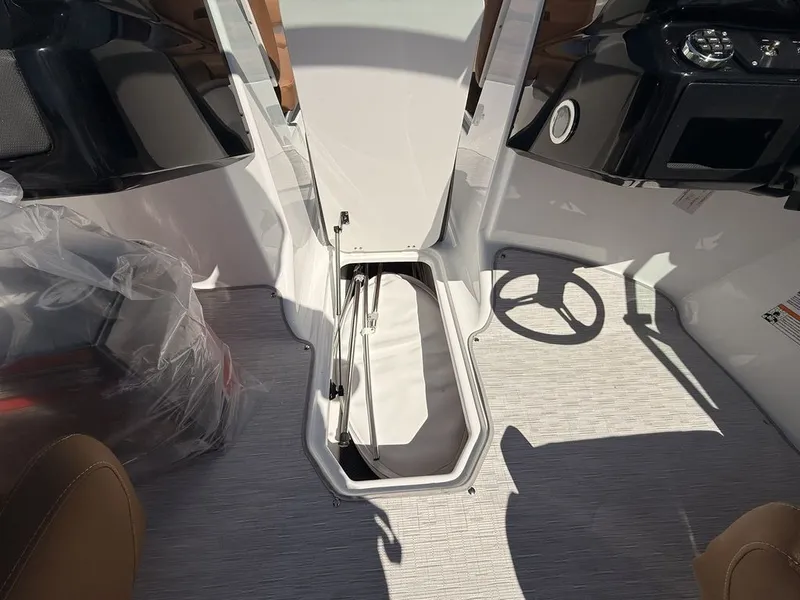 Slide: The Image of Four Winns HD2 2026 - 16