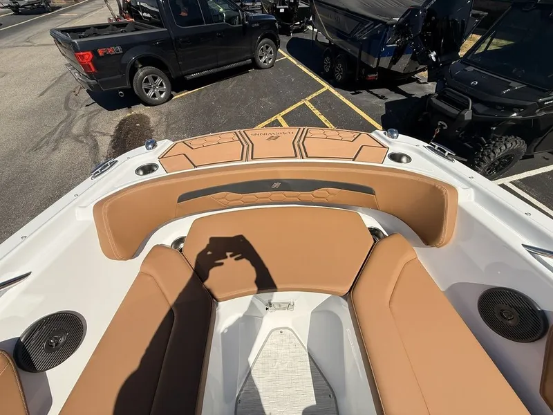 Slide: The Image of Four Winns HD2 2026 - 18