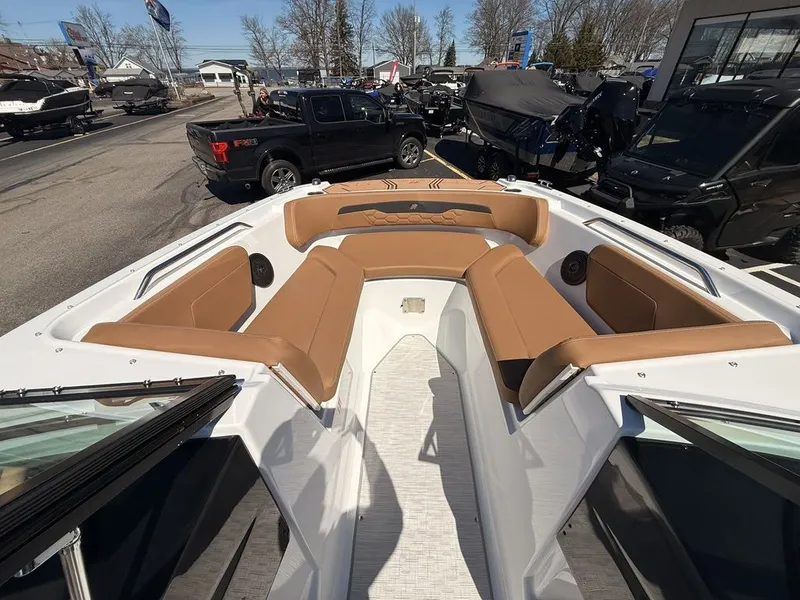 Slide: The Image of Four Winns HD2 2026 - 21