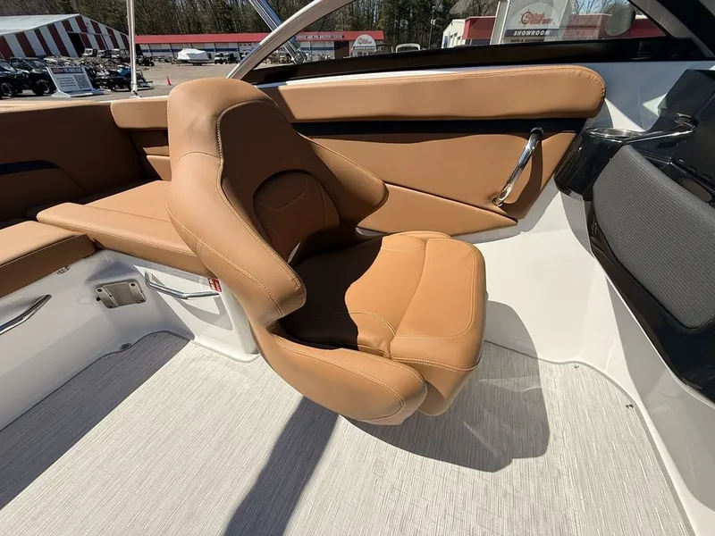 Slide: The Image of Four Winns HD2 2026 - 22