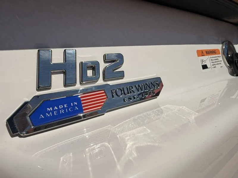 Slide: The Image of Four Winns HD2 2026 - 7