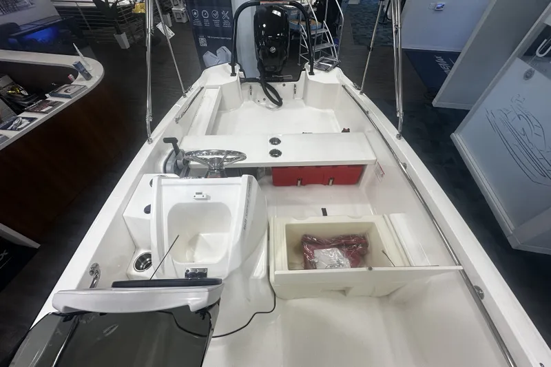 Slide: The Image of Boston Whaler 160 Super Sport 2026 - 10