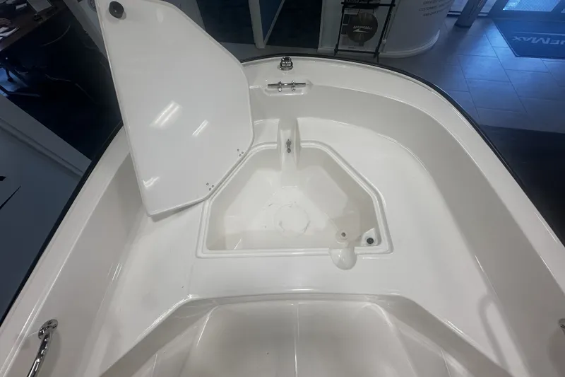 Slide: The Image of Boston Whaler 160 Super Sport 2026 - 11