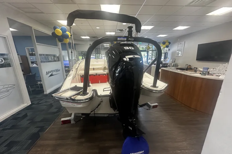 Slide: The Image of Boston Whaler 160 Super Sport 2026 - 5