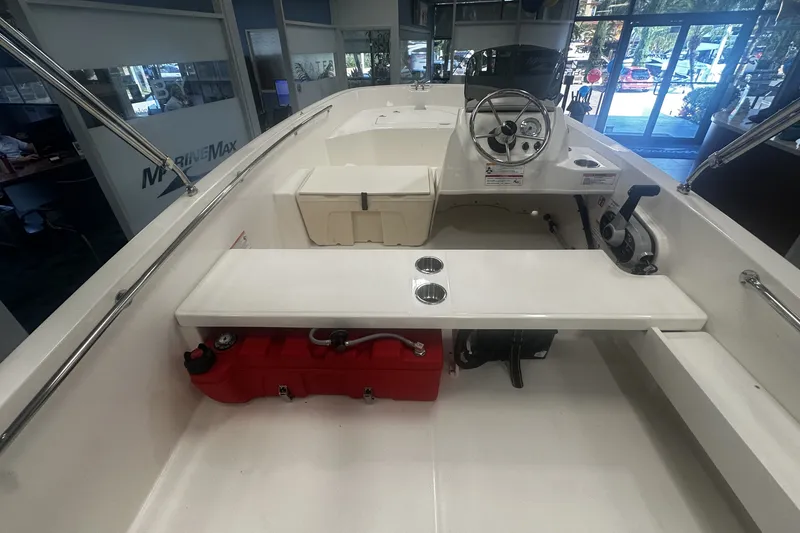 Slide: The Image of Boston Whaler 160 Super Sport 2026 - 7