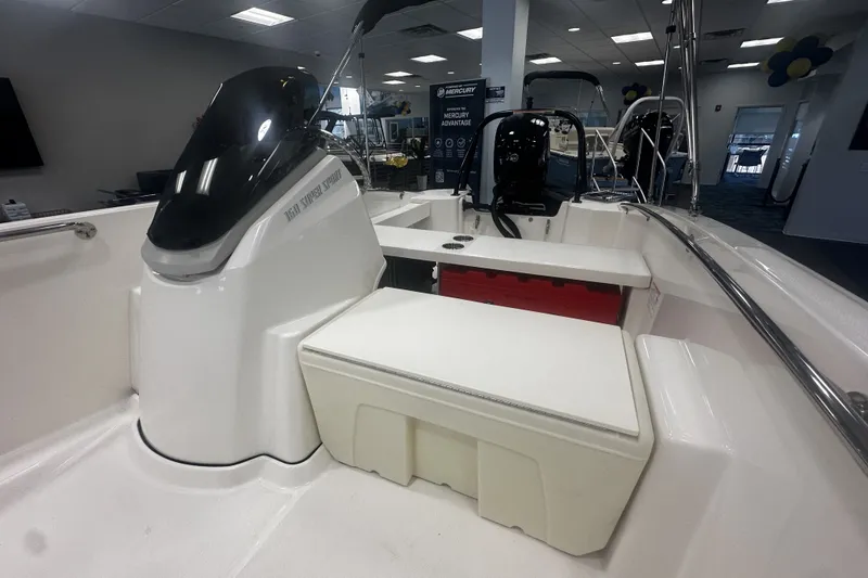 Slide: The Image of Boston Whaler 160 Super Sport 2026 - 9