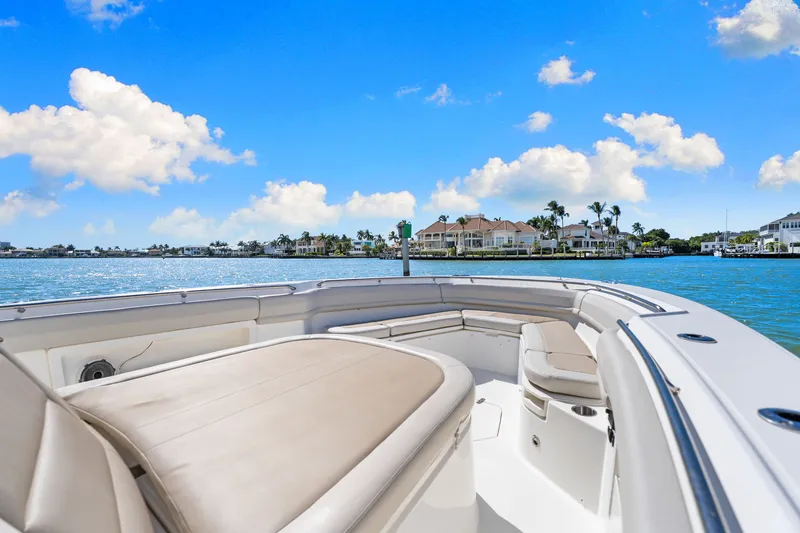 Slide: The Image of Boston Whaler 380 OUTRAGE 2020 - 20