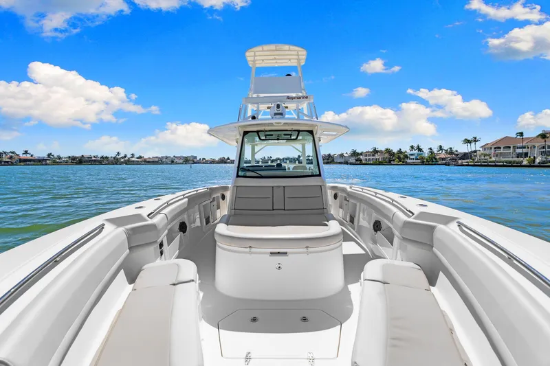 Slide: The Image of Boston Whaler 380 OUTRAGE 2020 - 22