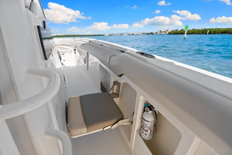 Slide: The Image of Boston Whaler 380 OUTRAGE 2020 - 34