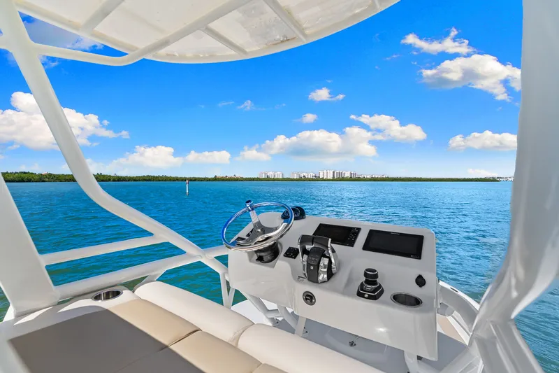 Slide: The Image of Boston Whaler 380 OUTRAGE 2020 - 36