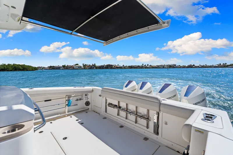 Slide: The Image of Boston Whaler 380 OUTRAGE 2020 - 37