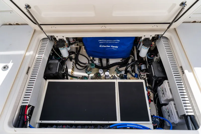 Slide: The Image of Boston Whaler 380 OUTRAGE 2020 - 39