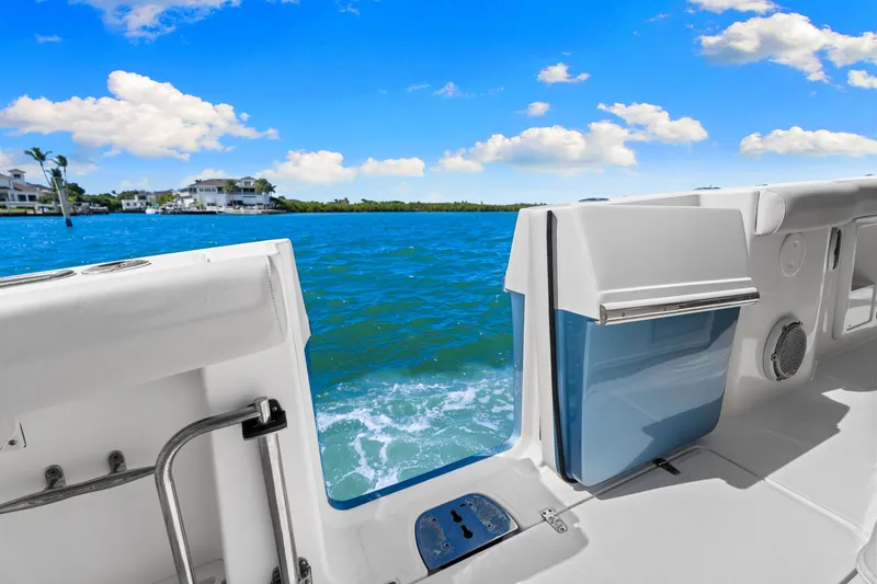 Slide: The Image of Boston Whaler 380 OUTRAGE 2020 - 41