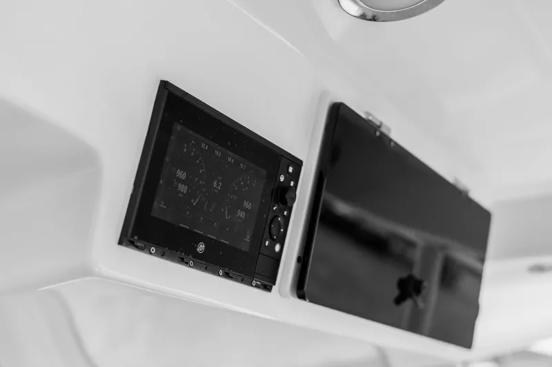 Slide: The Image of Boston Whaler 380 OUTRAGE 2020 - 48