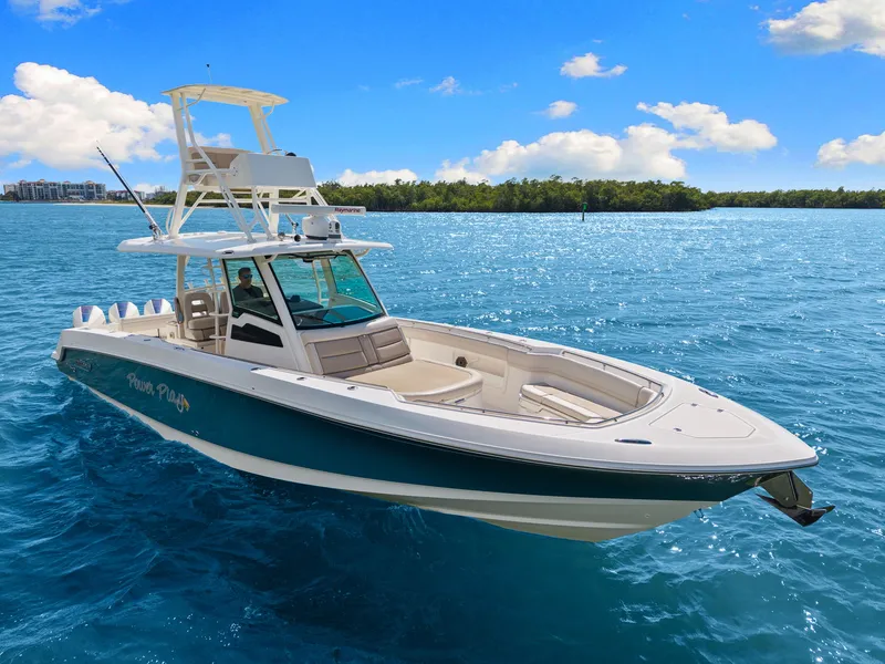 Slide: The Image of Boston Whaler 380 OUTRAGE 2020 - 6
