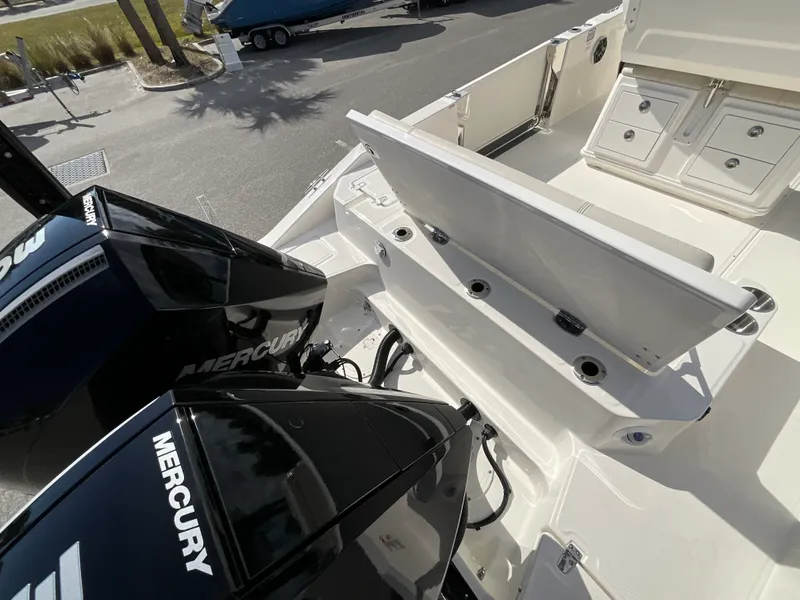 Slide: The Image of Boston Whaler 280 Dauntless 2026 - 11