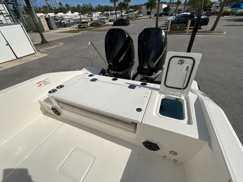 Slide: The Image of Boston Whaler 280 Dauntless 2026 - 13