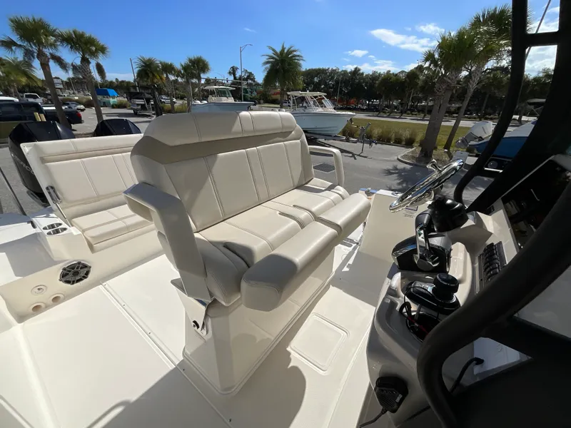 Slide: The Image of Boston Whaler 280 Dauntless 2026 - 15