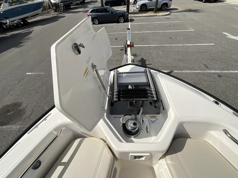 Slide: The Image of Boston Whaler 280 Dauntless 2026 - 9
