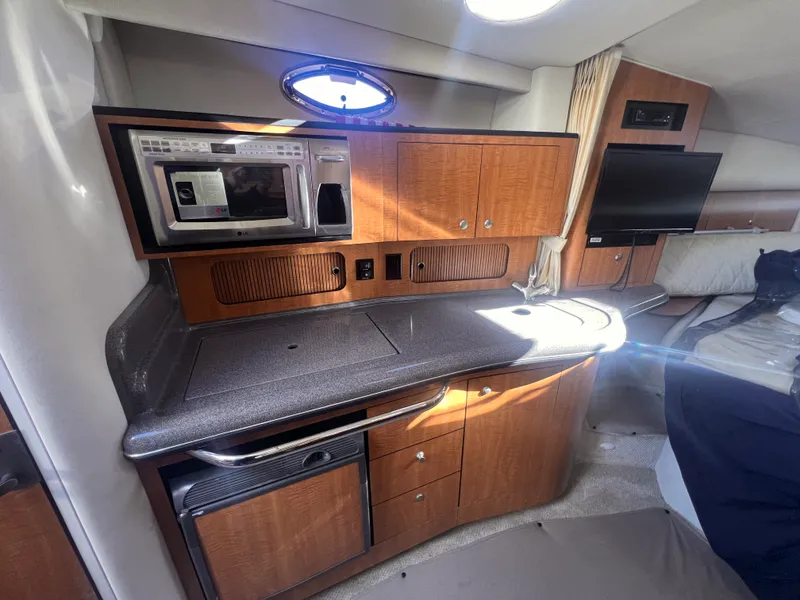 Slide: The Image of Sea Ray 320 Sundancer 2006 - 17