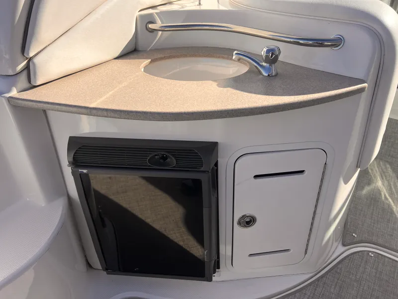 Slide: The Image of Sea Ray 320 Sundancer 2006 - 21