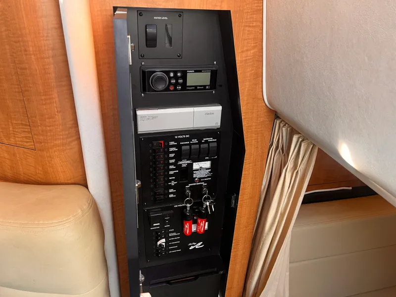 Slide: The Image of Sea Ray 320 Sundancer 2006 - 23