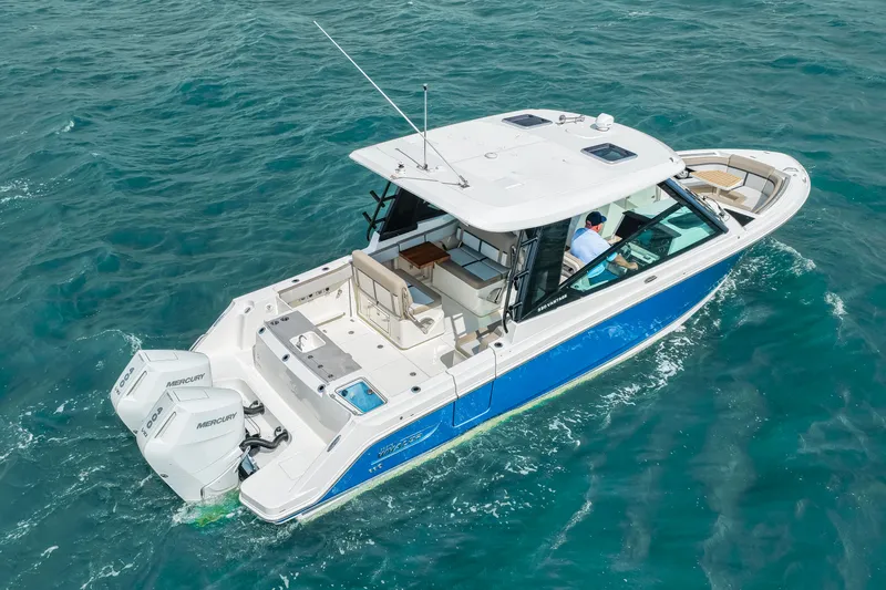 Slide: The Image of Boston Whaler 330 Vantage 2026 - 25