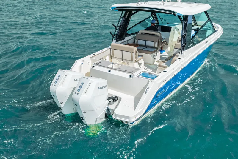 Slide: The Image of Boston Whaler 330 Vantage 2026 - 26