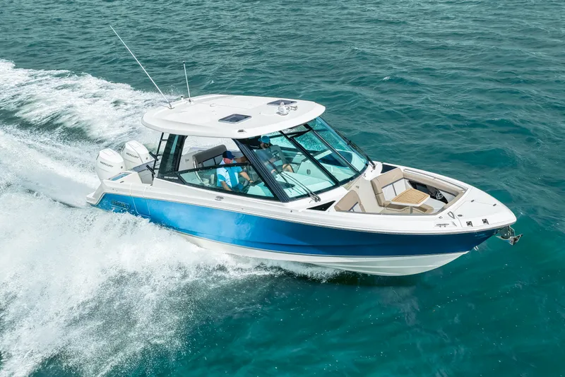 Slide: The Image of Boston Whaler 330 Vantage 2026 - 28