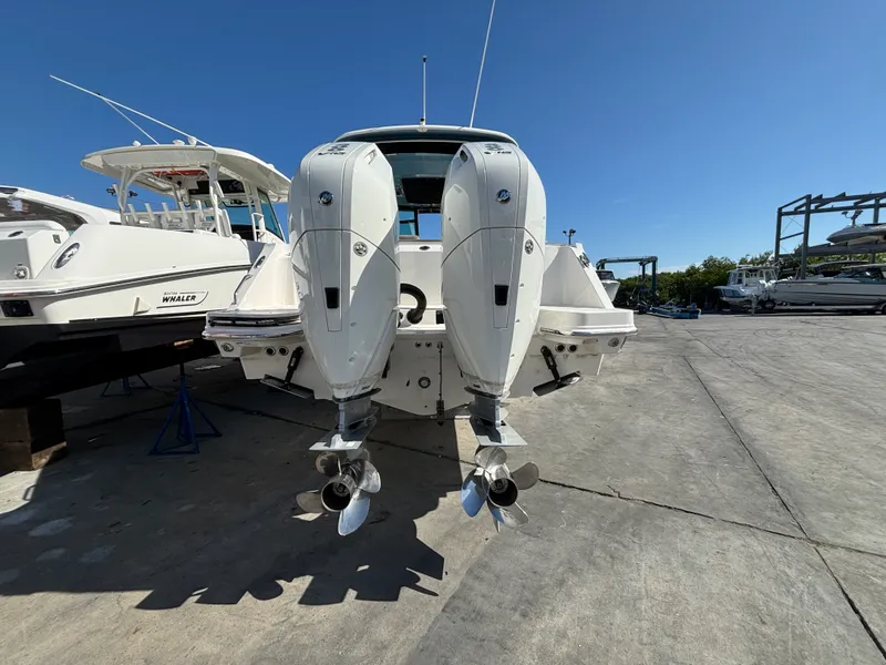 Slide: The Image of Boston Whaler 330 Vantage 2026 - 3