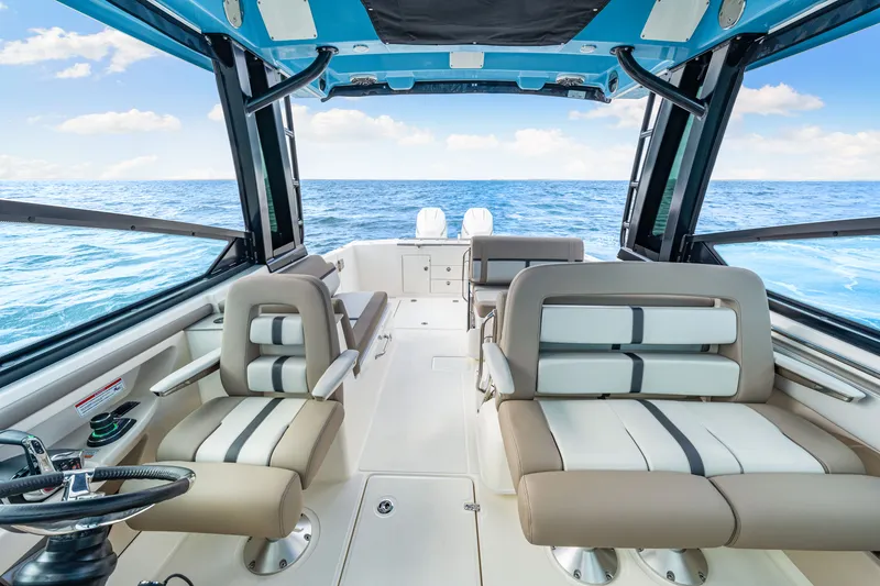Slide: The Image of Boston Whaler 330 Vantage 2026 - 50
