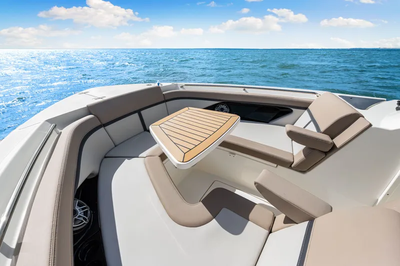 Slide: The Image of Boston Whaler 330 Vantage 2026 - 54