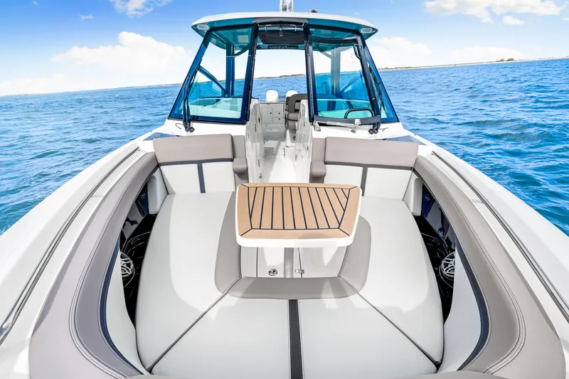 Slide: The Image of Boston Whaler 330 Vantage 2026 - 55