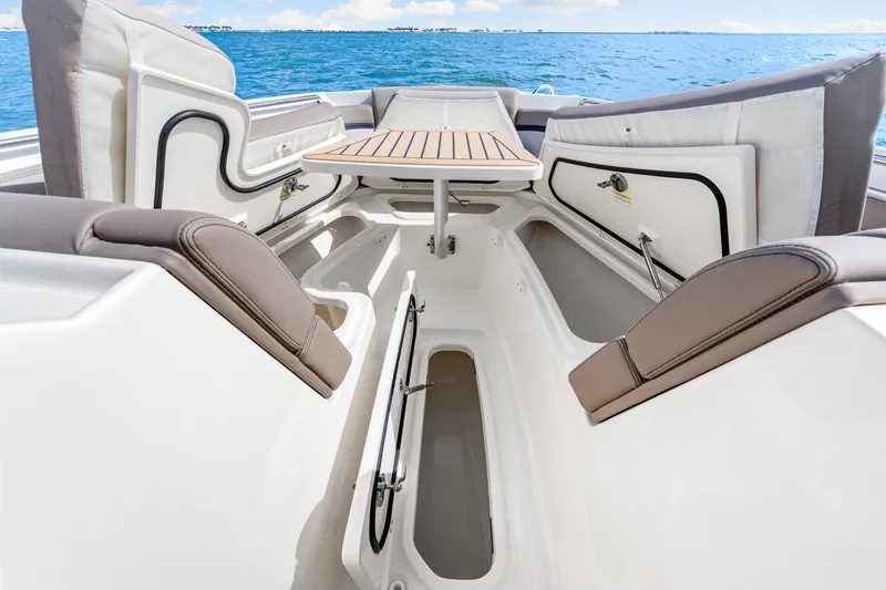 Slide: The Image of Boston Whaler 330 Vantage 2026 - 57