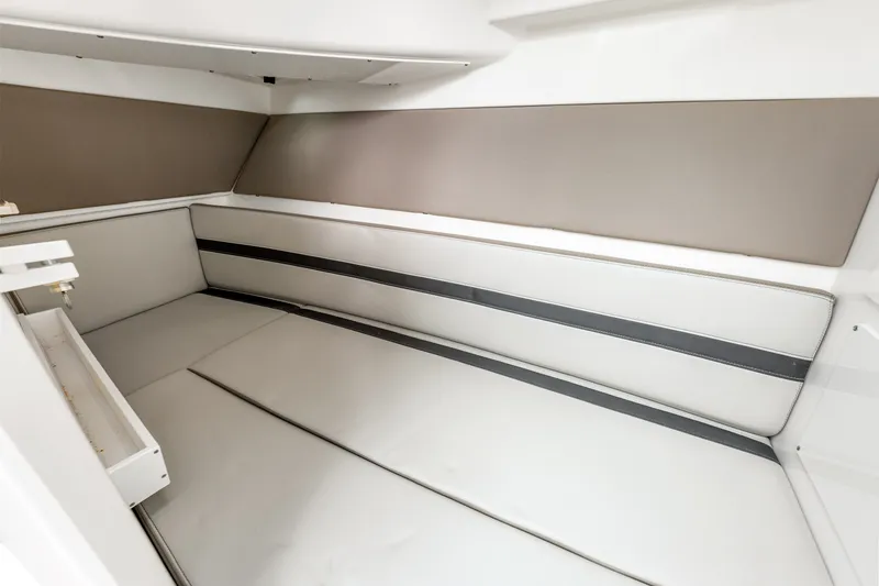 Slide: The Image of Boston Whaler 330 Vantage 2026 - 59