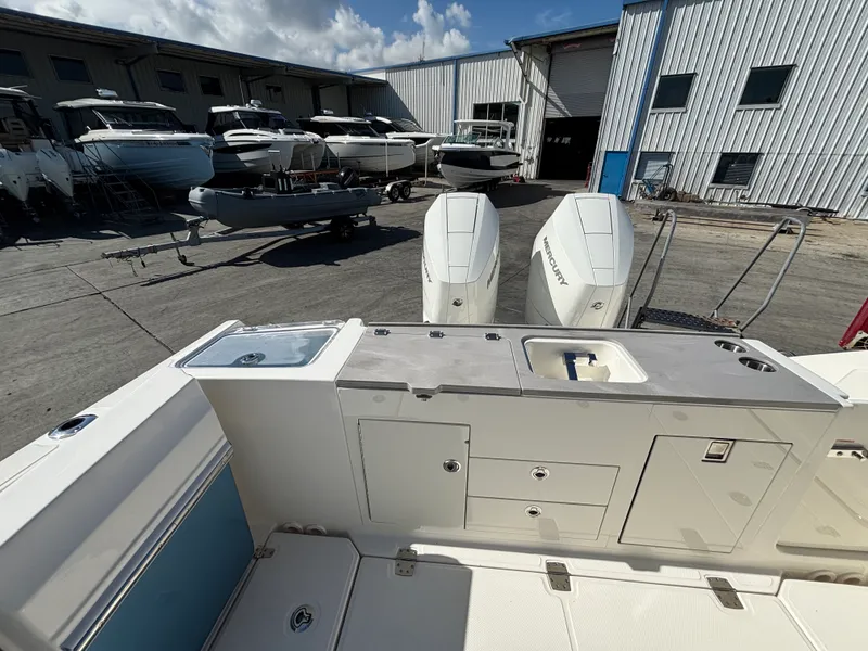 Slide: The Image of Boston Whaler 330 Vantage 2026 - 6