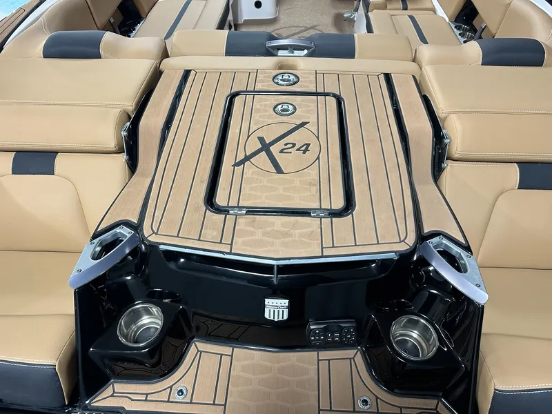 Slide: The Image of Mastercraft X24 2021 - 11