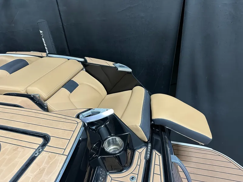 Slide: The Image of Mastercraft X24 2021 - 12