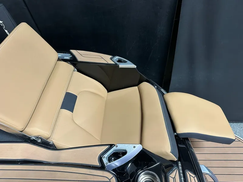 Slide: The Image of Mastercraft X24 2021 - 13