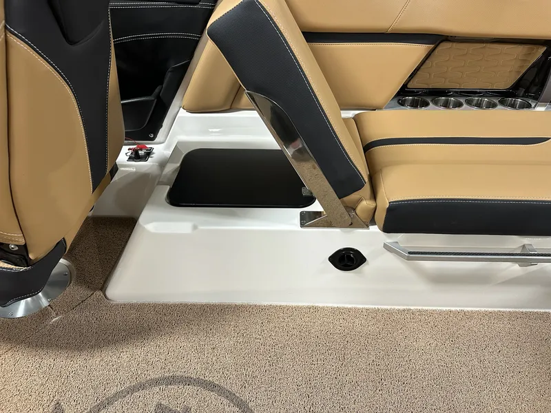 Slide: The Image of Mastercraft X24 2021 - 17