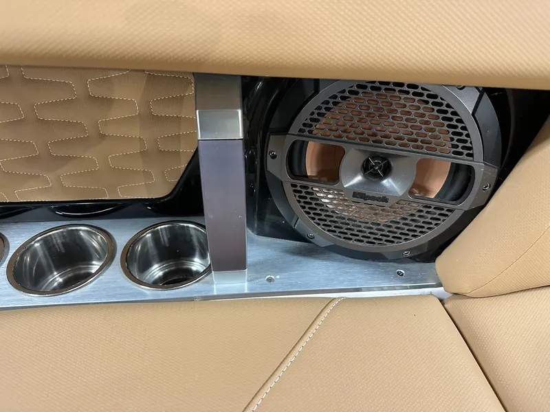 Slide: The Image of Mastercraft X24 2021 - 20