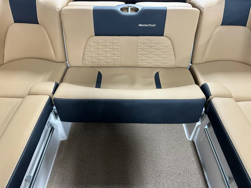 Slide: The Image of Mastercraft X24 2021 - 22