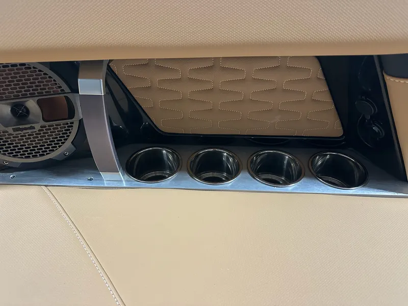 Slide: The Image of Mastercraft X24 2021 - 25